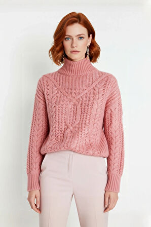 Kadın Dik Yaka Oversize Kesim Saç Örgü Desenli Kalın Akrilik Triko Uzun Kollu Kazak Modeli