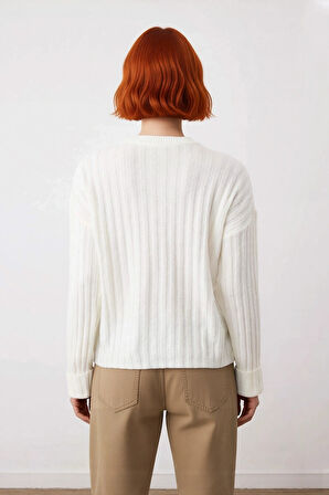 Kadın Dik Yaka Oversize Kalıp Düz Renk Düşük Kol Triko Kazak Soğuk Havalarda Konforlu ve Modern