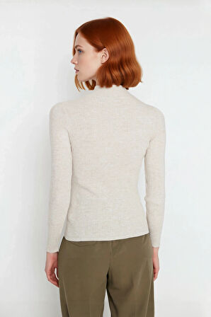 Kadın Dik Yaka Fitted Akrilik Triko Kazak Ajurlu Detaylarıyla Kışlık Kombinlerin Vazgeçilmezi Şıklık