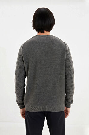 Erkek Bisiklet Yaka Fitted Dokulu Triko Kazak Kış Günleri İçin Konforlu Ve Modern Şıklık Sunar