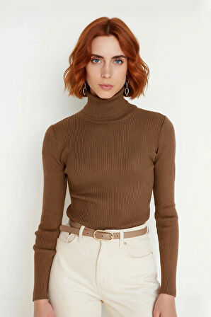 Kadın Fitted Balıkçı Yaka Akrilik Triko Kazak Soğuk Günler İçin Uzun Kollu Şık ve Modern Seçenek