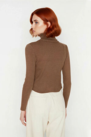 Kadın Fitted Balıkçı Yaka Akrilik Triko Kazak Soğuk Günler İçin Uzun Kollu Şık ve Modern Seçenek