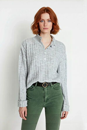 Kadın Dik Yaka Oversize Kalıp Düz Renk Düşük Kol Triko Kazak Soğuk Havalarda Konforlu ve Modern