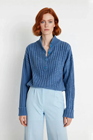 Kadın Dik Yaka Oversize Kalıp Düz Renk Düşük Kol Triko Kazak Soğuk Havalarda Konforlu ve Modern