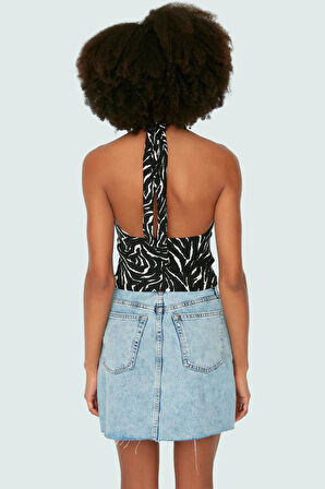 Fitted Crop Bluz Boyundan Bağlamalı Zebra Desenli Polyester Elastan Karışımı Günlük Stil