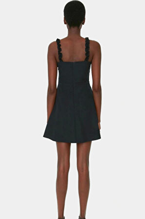 A Kesim Mini Elbise Finike Dokuma Kare Yaka Fırfırlı Detaylar Mükemmel Uyum Özenle Seçilmiş