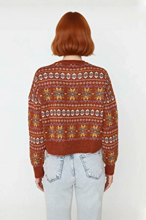 Kadınlara Özel Etnik Desenli Oversize Kalıp Düşük Kol Triko Kazak Kış Aylarının Vazgeçilmezi