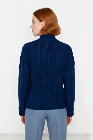 Kadın Dik Yaka Oversize Kalıp Düz Renk Düşük Kol Triko Kazak Soğuk Havalarda Konforlu ve Modern