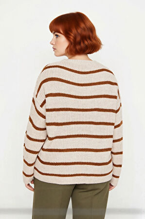 Kadın Çizgili Bisiklet Yaka Triko Kazak Lacivert Tonlarıyla Şık ve Rahat Kış Kombinleri İçin