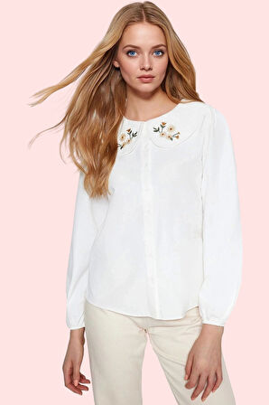 Kadın Pamuklu Dokuma Gömlek Bebe Yaka Nakış Detaylı Günlük Ve Şık Kombinler Modern Tasarım