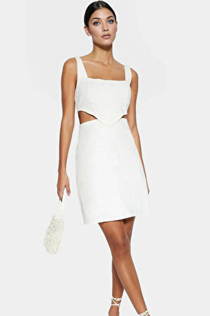 Pamuklu Mini Elbise A Line Kesim Kare Yaka Cut Out Detayı ile Rahat Şık Profesyonel Görünüm