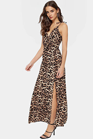 Leopar Desenli Kolsuz Viskoz Maxi Elbise A Line Kesim Yırtmaç Detay Zarifane Tasarım Modern Stil
