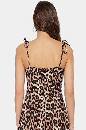Leopar Desenli Kolsuz Viskoz Maxi Elbise A Line Kesim Yırtmaç Detay Zarifane Tasarım Modern Stil