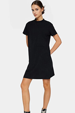 Mini Krep Elbise Shift Kalıp Cep Detaylı Polyester Kumaş Günlük Stil Şık Görünüm Uzun Ömürlü