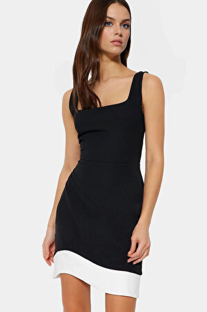 Yazlık Renk Bloklu Mini Elbise Dokuma Kumaş Bodycon Kesim Kare Yaka Özel Tasarım Mükemmel Uyum