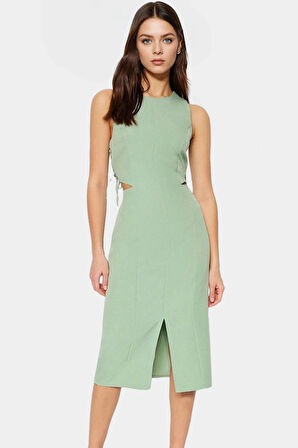 Şık ve Rahat Yazlık Midi Elbise Bodycon Kesim Dokuma Kumaş Konforlu Modern Stil