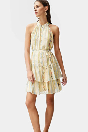 Yazlık Mini Elbise Çok Çiçek Desenli Astarlı Halter Yaka Dokuma Kumaş Günlük Kullanım İçin