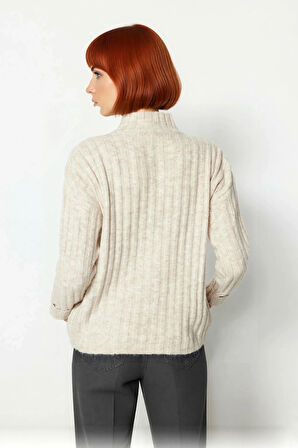 Kadın Dik Yaka Oversize Kalıp Düz Renk Düşük Kol Triko Kazak Soğuk Havalarda Konforlu ve Modern