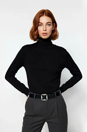 Kadınlar İçin İnce Triko Kumaş Düz Desen Balıkçı Yaka Fitted Kalıp Kışlık Basic Kazak Modeli