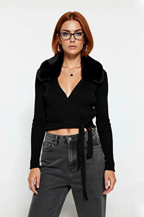 Kadın Kürklü Yaka Bağcıklı Fitted Kesim Crop Triko Kazak Sonbahar Kış Stilinize Konfor Katacak