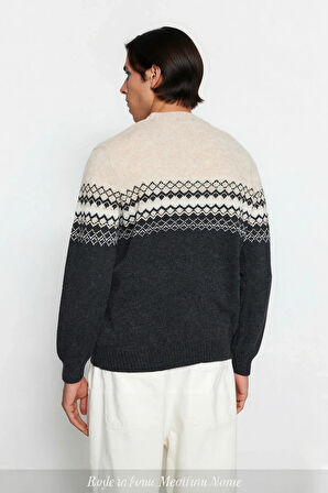 Erkeklere Özel Fitted Kalıp Etnik Desenli Bisiklet Yaka Triko Kazak Kışlık Kombinlerin Vazgeçilmezi