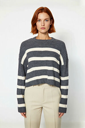 Kadın Gri Çizgili Rahat Kesim Crop Bisiklet Yaka Triko Kazak Düşük Kollu Kışlık Şıklık Kaliteli