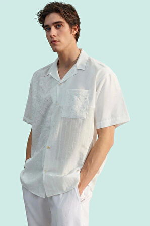 Erkek Yazlık Kısa Kollu Geometrik Desenli Brode Gömlek Rahat Kalıp Yaz Aylarının Vazgeçilmezi