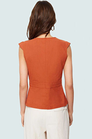 Pamuklu Keten Görünümlü Bluz; V Yaka Düğmeli Kolsuz Fitted Kalıp Özel Tasarım Özenle Seçilmiş