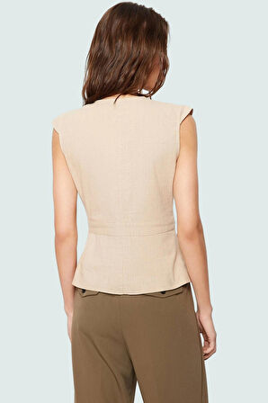 Pamuklu Keten Görünümlü Bluz; V Yaka Düğmeli Kolsuz Fitted Kalıp Özel Tasarım Özenle Seçilmiş