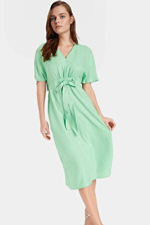 Şık Keten Görünümlü Kuşaklı Midi Elbise Rahat ve Nefes Alabilir Günlük Kullanım İçin Modern Stil