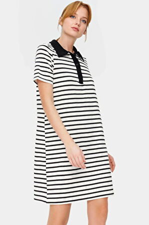 A Kesim Örme Elbise Viskoz Polo Yaka Çizgili Desen Modern Stil Kaliteli İşçilik Zarifane Tasarım