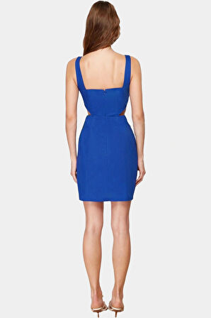 Pamuklu Mini Elbise A Line Kesim Kare Yaka Cut Out Detayı ile Rahat Şık Profesyonel Görünüm