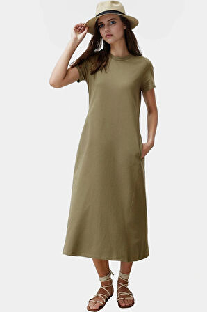 Nefes Alan Pamuklu T shirt Elbise Midi Boy Cep Detaylı Modern Stil Zarifane Tasarım