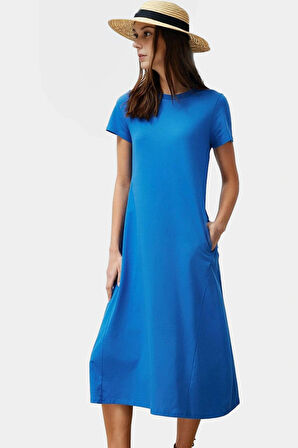 Nefes Alan Pamuklu T shirt Elbise Midi Boy Cep Detaylı Modern Stil Zarifane Tasarım