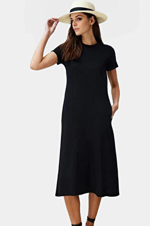 Nefes Alan Pamuklu T shirt Elbise Midi Boy Cep Detaylı Modern Stil Zarifane Tasarım