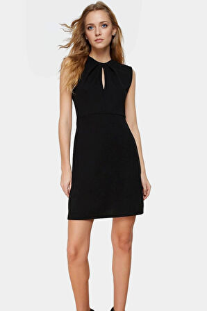 Yazlık A line Mini Elbise Nefes Alan Scuba Krep Kumaş Choker Yaka Uzun Ömürlü Zarifane Tasarım