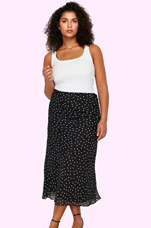 Kadın Puantiyeli Desenli Şifon Maxi Balık Etek Rahat ve Şık Günlük Kombinler Modern Tasarım