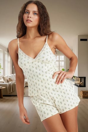 Yazlık İnce Askılı Pamuklu Pijama Takımı Çiçek Desenli Trend Tasarım Yüksek Kalite Şık Görünüm