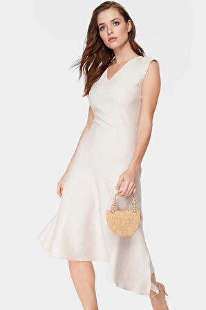 Rahat ve Şık Midi Elbise Polyester Elastan Dokuma Kumaş Konforlu Kesim Günlük Kullanım İçin