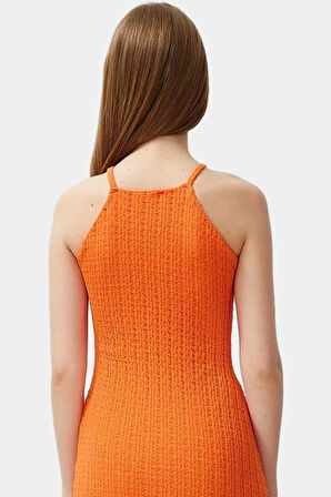 Rahat ve Şık Midi Elbise Örme Kumaş Halter Yaka Bodycon Modern Stil Görünüm