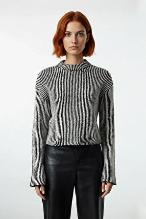 Kadın Uzun Kol Dik Yaka Çizgili Crop Triko Kazak Sonbahar Kış İçin Rahat Şık Giyim Kaliteli