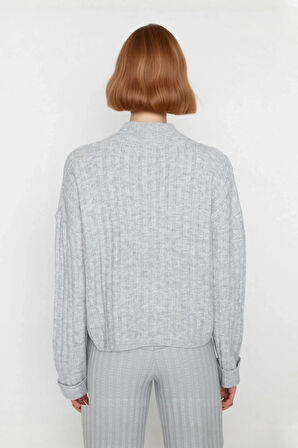 Kadın Dik Yaka Oversize Kalıp Düz Renk Düşük Kol Triko Kazak Soğuk Havalarda Konforlu ve Modern