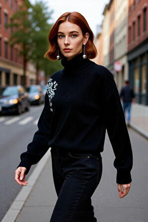 Kadın Lacivert Balıkçı Yaka Regular Kesim Taş İşlemeli Triko Kazak Soğuk Havaların Şık Seçimi