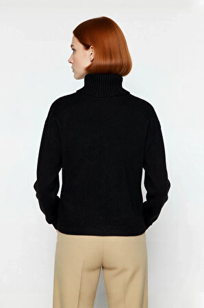 Kadın Lacivert Balıkçı Yaka Regular Kesim Taş İşlemeli Triko Kazak Soğuk Havaların Şık Seçimi