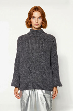 Kadın Oversize Dik Yaka Triko Kazak Soğuk Günlerde Konforlu ve Rahat Bir Görünüm Sunar Kaliteli