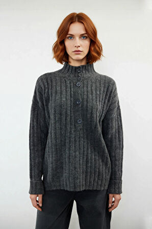 Kadın Dik Yaka Oversize Kalıp Düz Renk Düşük Kol Triko Kazak Soğuk Havalarda Konforlu ve Modern