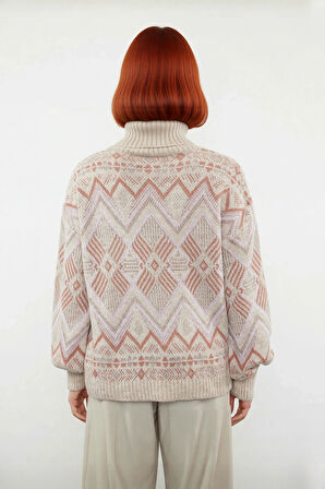 Kadın Soğuk Havaların Vazgeçilmezi Oversize Balıkçı Yaka Etnik Desenli Triko Kazak Şıklığı