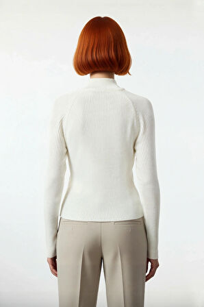 Kadın Şık Akrilik Fitted Kesim Dik Yaka Düz Desen Uzun Kol Triko Kazak Ofis ve Günlük Kullanım