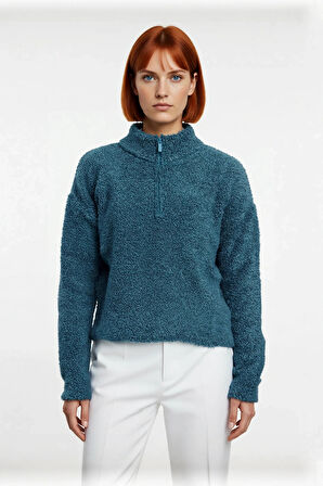 Kadınlara Özel Oversize Dokulu Standart Kol Dik Yaka Fermuarlı Triko Kazak Soğuk Günler İçin