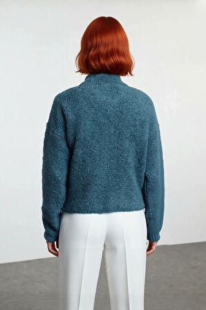 Kadınlara Özel Oversize Dokulu Standart Kol Dik Yaka Fermuarlı Triko Kazak Soğuk Günler İçin